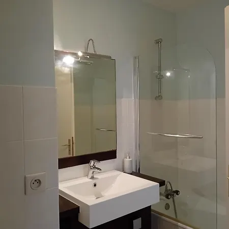 Studio A Deux Pas De La Plage, Lumineux Et Bien Equipe - Fr-1-239-759 * Hendaye