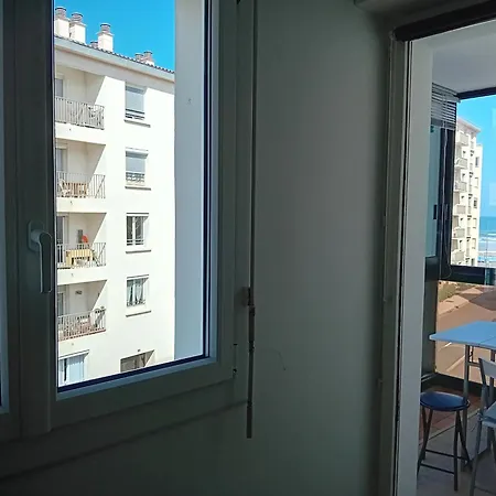 Studio A Deux Pas De La Plage, Lumineux Et Bien Equipe - Fr-1-239-759 Apartment