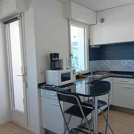 Studio A Deux Pas De La Plage, Lumineux Et Bien Equipe - Fr-1-239-759 *